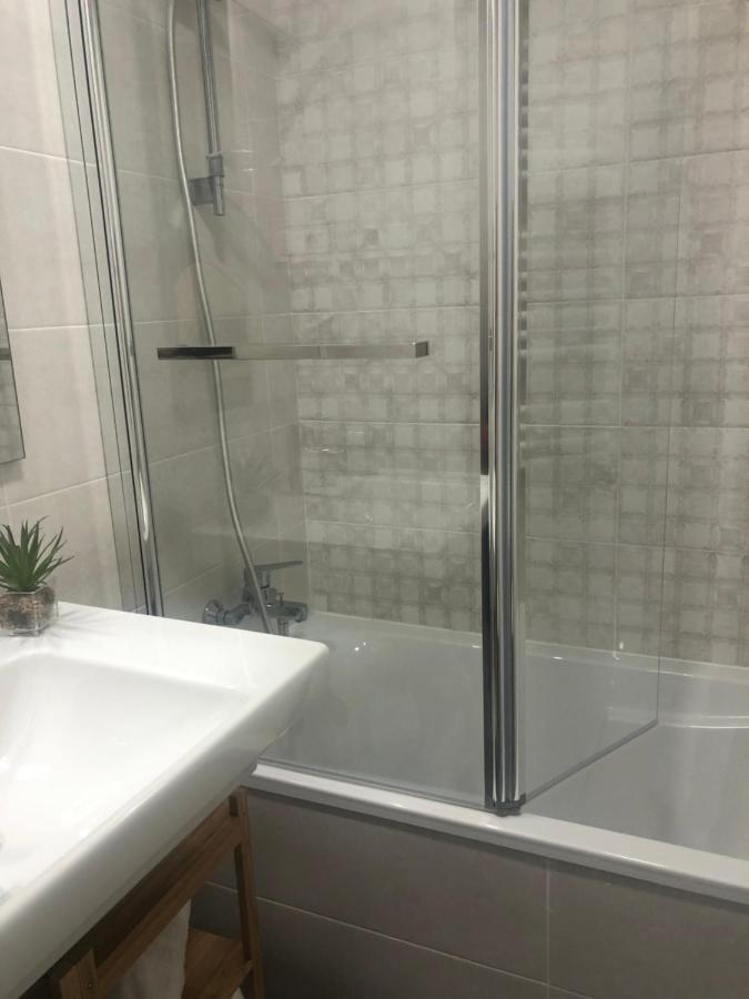 Habitacion Con Bano Privado Билбао Екстериор снимка